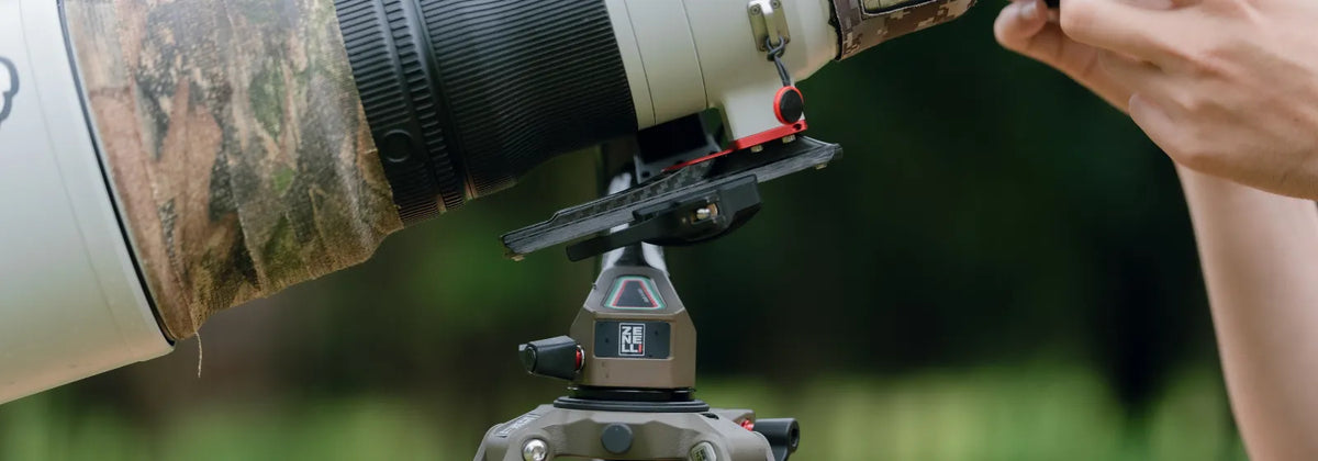 Zenelli replacement lens foot for Sony telephoto lenses, designed for secure tripod mounting and Arca-Swiss compatibility.