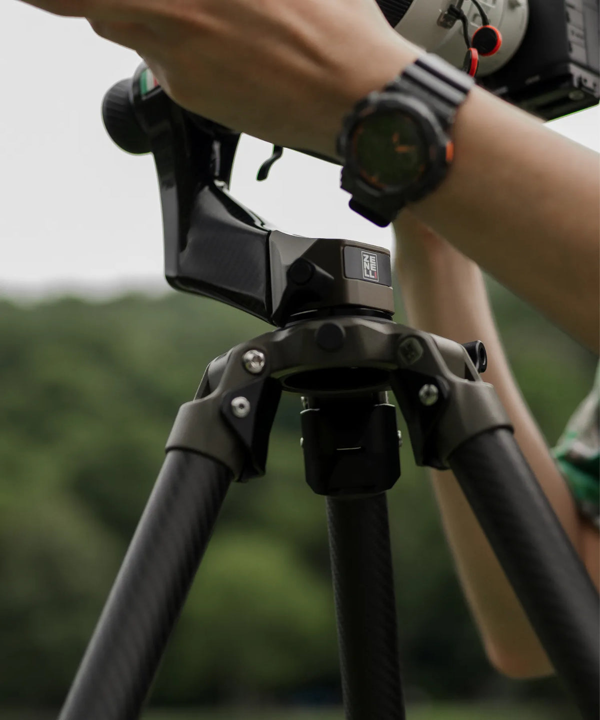 Zenelli carbon fiber camera tripod for stable wildlife and telephoto photography