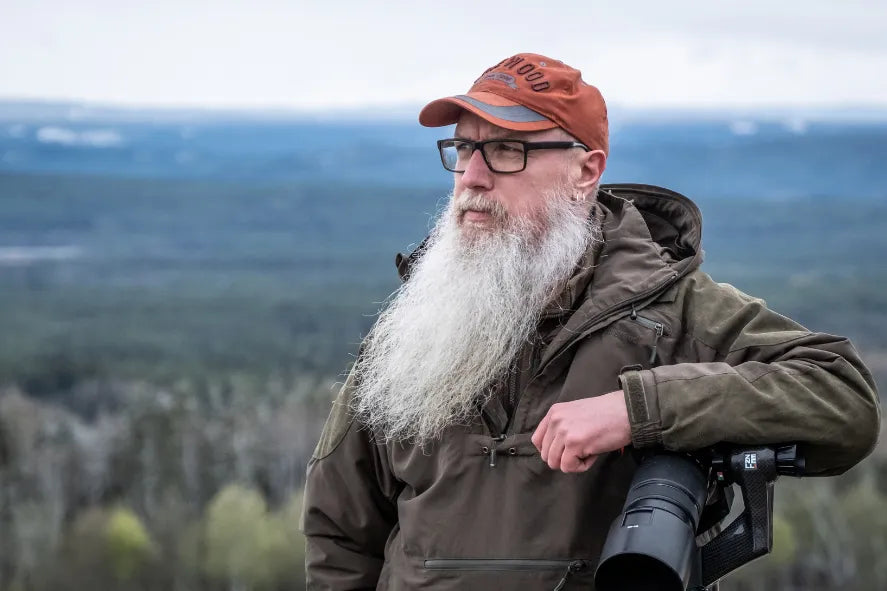 Learn how stability, balance, wind and support systems affect image sharpness when shooting wildlife with super-telephoto lenses.