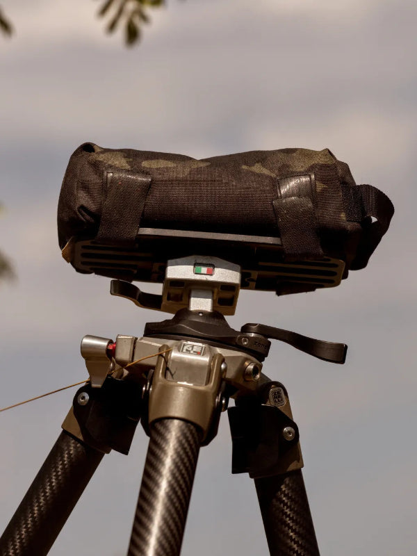 Zenelli TS NRL tripod supporting a camera and telephoto lens