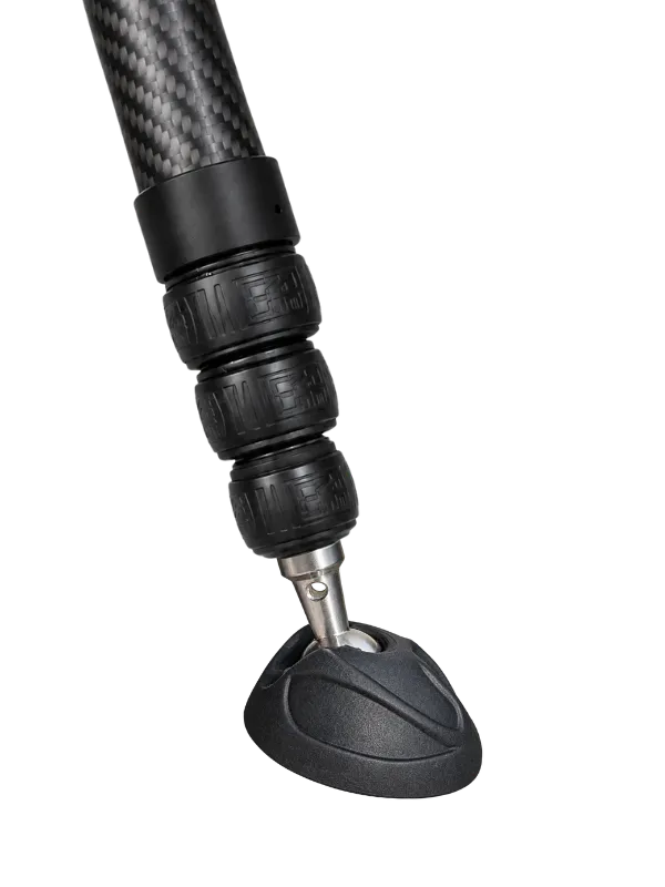 Anti-slip rubber tripod foot with pivoting ball joint for improved stability