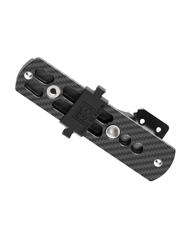 telephoto lens mounted on carbon lens foot for stable tripod setup